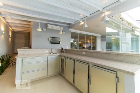 Casa de condomínio à venda com 420m², 4 quartos e 6 vagas Casa de condomínio à venda com 420m², 4 quartos e 6 vagasChurrasqueira