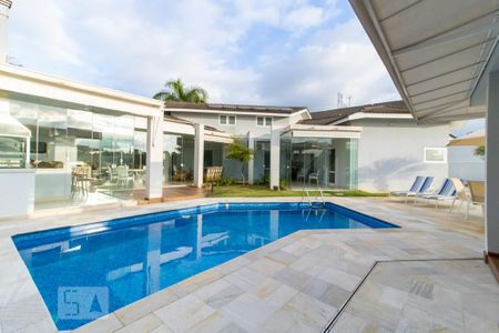 Casa de condomínio à venda com 420m², 4 quartos e 6 vagas Casa de condomínio à venda com 420m², 4 quartos e 6 vagasPiscina