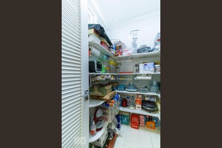 Casa de condomínio à venda com 420m², 4 quartos e 6 vagas Casa de condomínio à venda com 420m², 4 quartos e 6 vagasDespensa