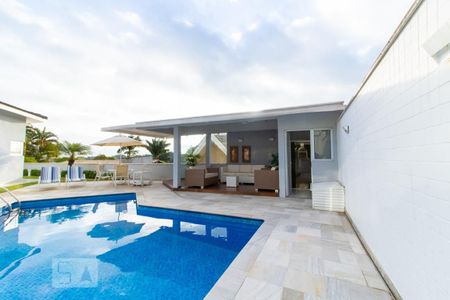 Casa de condomínio à venda com 420m², 4 quartos e 6 vagas Casa de condomínio à venda com 420m², 4 quartos e 6 vagasPiscina