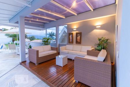 Casa de condomínio à venda com 420m², 4 quartos e 6 vagas Casa de condomínio à venda com 420m², 4 quartos e 6 vagasÁrea de lazer