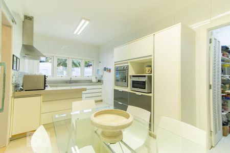 Casa de condomínio à venda com 420m², 4 quartos e 6 vagas Casa de condomínio à venda com 420m², 4 quartos e 6 vagasCozinha