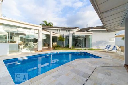 Casa de condomínio à venda com 420m², 4 quartos e 6 vagas Casa de condomínio à venda com 420m², 4 quartos e 6 vagasPiscina