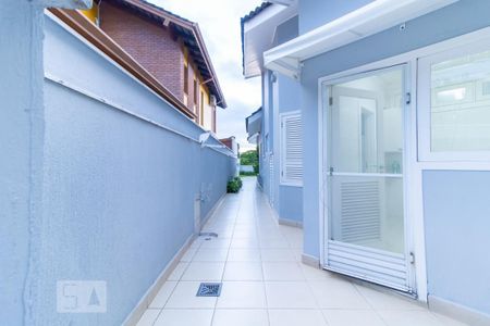 Casa de condomínio à venda com 420m², 4 quartos e 6 vagas Casa de condomínio à venda com 420m², 4 quartos e 6 vagasCorredor lateral