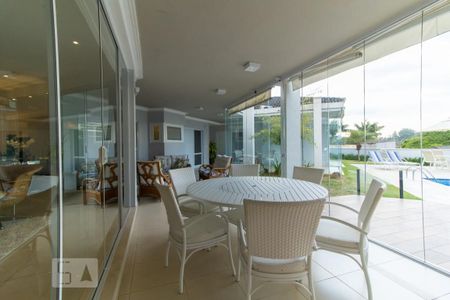 Casa de condomínio à venda com 420m², 4 quartos e 6 vagas Casa de condomínio à venda com 420m², 4 quartos e 6 vagasVaranda