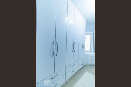 Casa de condomínio à venda com 420m², 4 quartos e 6 vagas Casa de condomínio à venda com 420m², 4 quartos e 6 vagasCloset da Suíte 1