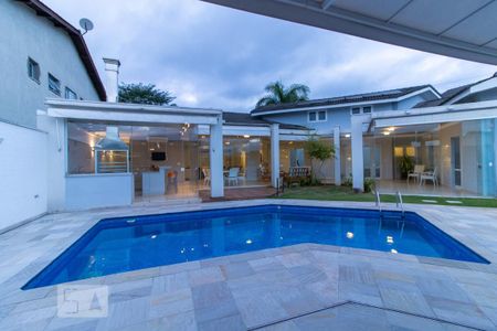 Casa de condomínio à venda com 420m², 4 quartos e 6 vagas Casa de condomínio à venda com 420m², 4 quartos e 6 vagasPiscina