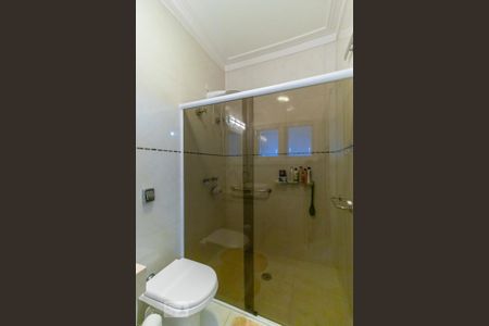 Casa de condomínio à venda com 420m², 4 quartos e 6 vagas Casa de condomínio à venda com 420m², 4 quartos e 6 vagasBanheiro da suíte 2