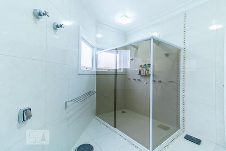 Casa de condomínio à venda com 420m², 4 quartos e 6 vagas Casa de condomínio à venda com 420m², 4 quartos e 6 vagasBanheiro da suíte 1