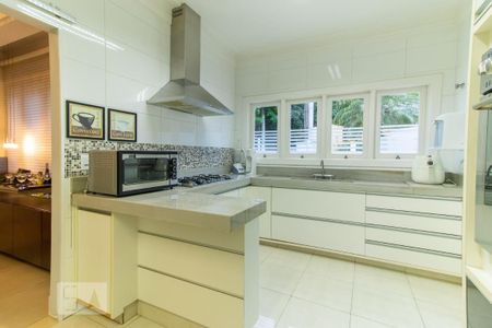 Casa de condomínio à venda com 420m², 4 quartos e 6 vagas Casa de condomínio à venda com 420m², 4 quartos e 6 vagasCozinha