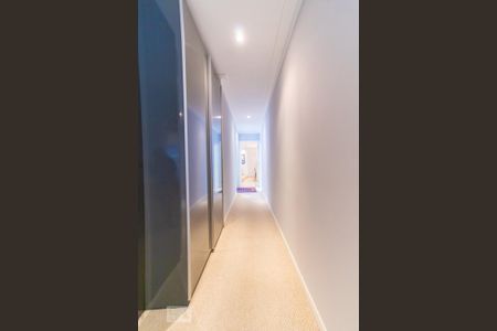 Casa de condomínio à venda com 420m², 4 quartos e 6 vagas Casa de condomínio à venda com 420m², 4 quartos e 6 vagasCorredor 4