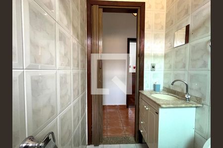 Casa à venda com 350m², 5 quartos e 3 vagas Casa à venda com 350m², 5 quartos e 3 vagasBanheiro
