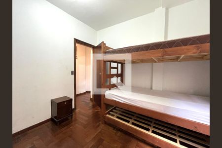 Casa à venda com 350m², 5 quartos e 3 vagas Casa à venda com 350m², 5 quartos e 3 vagasQuarto 4