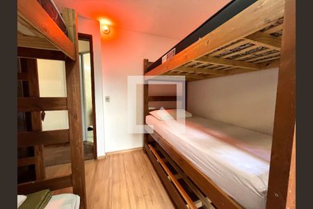 Casa à venda com 350m², 5 quartos e 3 vagas Casa à venda com 350m², 5 quartos e 3 vagasQuarto 5