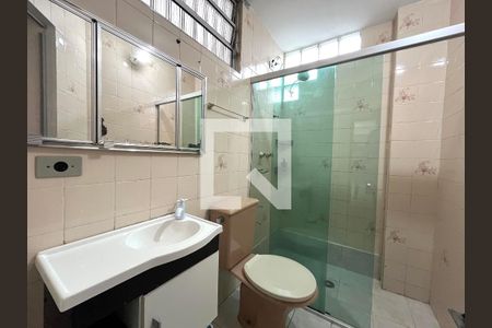 Casa à venda com 350m², 5 quartos e 3 vagas Casa à venda com 350m², 5 quartos e 3 vagasBanheiro 3