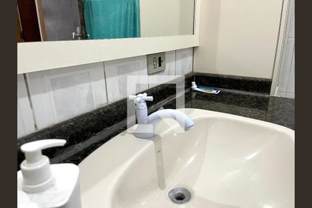 Casa à venda com 350m², 5 quartos e 3 vagas Casa à venda com 350m², 5 quartos e 3 vagasBanheiro 2