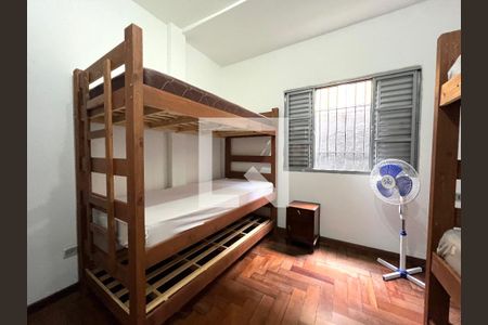 Casa à venda com 350m², 5 quartos e 3 vagas Casa à venda com 350m², 5 quartos e 3 vagasQuarto 4