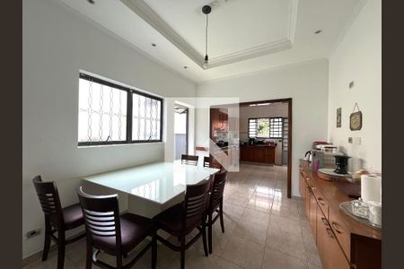 Casa à venda com 350m², 5 quartos e 3 vagas Casa à venda com 350m², 5 quartos e 3 vagasSala de Jantar