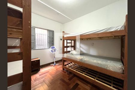 Casa à venda com 350m², 5 quartos e 3 vagas Casa à venda com 350m², 5 quartos e 3 vagasQuarto 4