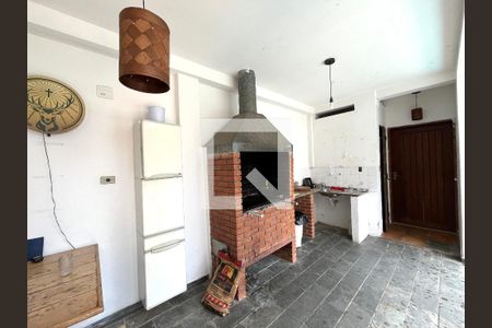 Casa à venda com 350m², 5 quartos e 3 vagas Casa à venda com 350m², 5 quartos e 3 vagasChurrasqueira