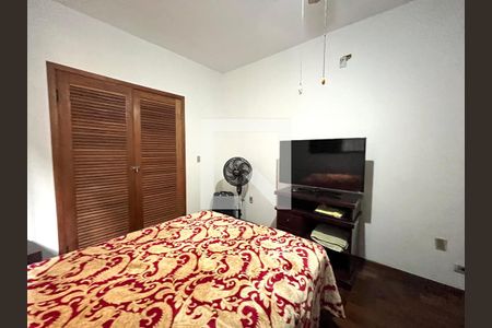 Casa à venda com 350m², 5 quartos e 3 vagas Casa à venda com 350m², 5 quartos e 3 vagasQuarto 3