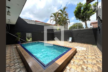 Casa à venda com 350m², 5 quartos e 3 vagas Casa à venda com 350m², 5 quartos e 3 vagasPiscina