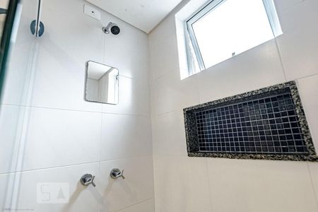 Banheiro de apartamento para alugar com 1 quarto, 24m² em Centro, Curitiba