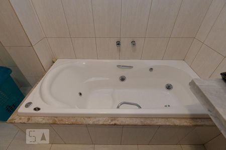 Apartamento à venda com 252m², 3 quartos e sem vaga Apartamento à venda com 252m², 3 quartos e sem vagaBanheiro da suíte