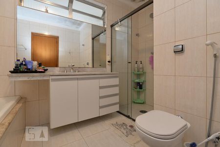 Apartamento à venda com 252m², 3 quartos e sem vaga Apartamento à venda com 252m², 3 quartos e sem vagaBanheiro da suíte