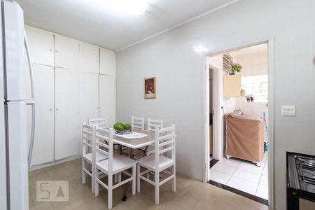 Casa à venda com 175m², 2 quartos e 2 vagas Casa à venda com 175m², 2 quartos e 2 vagasCozinha