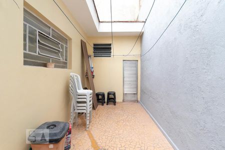 Casa à venda com 175m², 2 quartos e 2 vagas Casa à venda com 175m², 2 quartos e 2 vagasQuintal dos Fundos