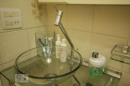 Apartamento à venda com 86m², 2 quartos e 1 vaga Apartamento à venda com 86m², 2 quartos e 1 vagaBanheiro