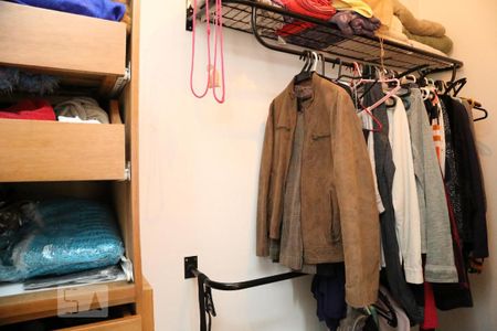 Casa à venda com 130m², 3 quartos e 2 vagasCloset