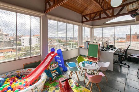 Casa à venda com 240m², 3 quartos e 3 vagas Casa à venda com 240m², 3 quartos e 3 vagasEscritório