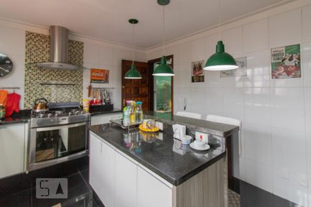 Casa à venda com 240m², 3 quartos e 3 vagas Casa à venda com 240m², 3 quartos e 3 vagasCozinha