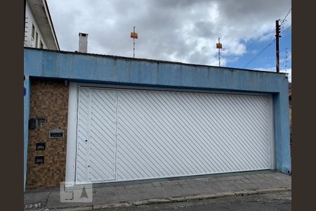 Casa à venda com 240m², 3 quartos e 3 vagas Casa à venda com 240m², 3 quartos e 3 vagasFachada