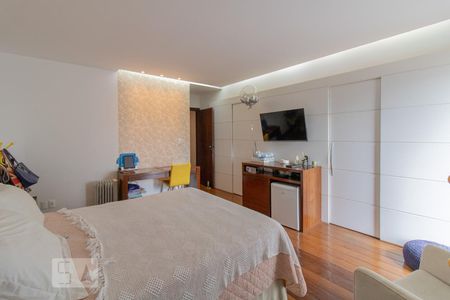 Casa à venda com 240m², 3 quartos e 3 vagas Casa à venda com 240m², 3 quartos e 3 vagasSuíte