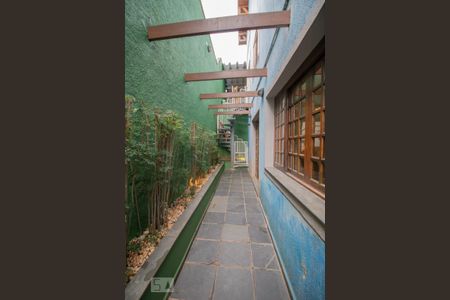 Casa à venda com 240m², 3 quartos e 3 vagas Casa à venda com 240m², 3 quartos e 3 vagasCorredor Lateral