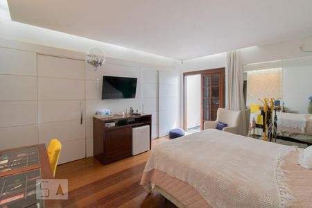 Casa à venda com 240m², 3 quartos e 3 vagas Casa à venda com 240m², 3 quartos e 3 vagasSuíte