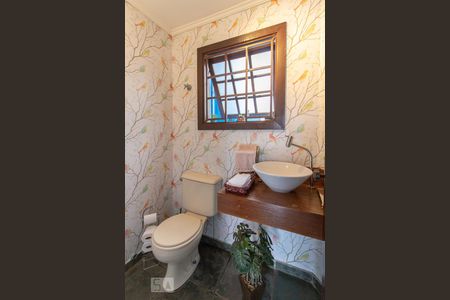 Casa à venda com 240m², 3 quartos e 3 vagas Casa à venda com 240m², 3 quartos e 3 vagasLavabo 2