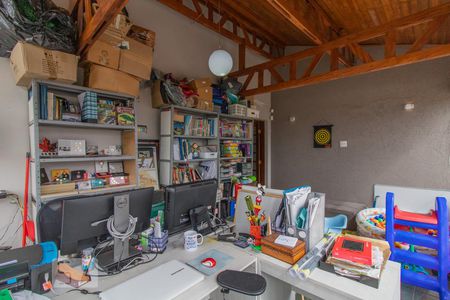 Casa à venda com 240m², 3 quartos e 3 vagas Casa à venda com 240m², 3 quartos e 3 vagasEscritório