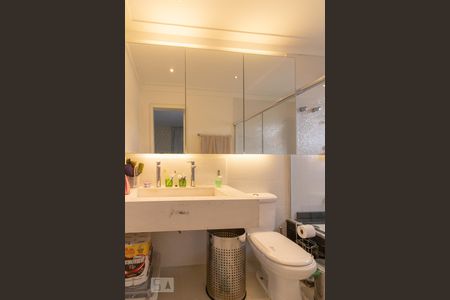 Casa à venda com 240m², 3 quartos e 3 vagas Casa à venda com 240m², 3 quartos e 3 vagasBanheiro da Suíte