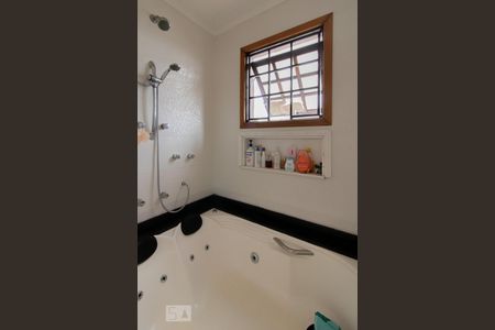 Casa à venda com 240m², 3 quartos e 3 vagas Casa à venda com 240m², 3 quartos e 3 vagasDetalhe - Banheiro da Suíte