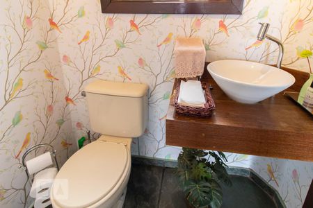 Casa à venda com 240m², 3 quartos e 3 vagas Casa à venda com 240m², 3 quartos e 3 vagasLavabo 2