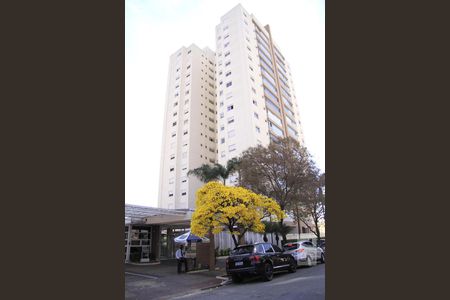 Apartamento para alugar com 122m², 3 quartos e 2 vagasFachada