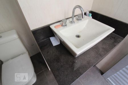 Casa à venda com 177m², 3 quartos e 8 vagasBanheiro 5 serviço