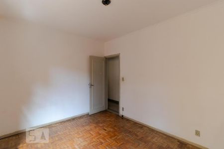 Casa à venda com 302m², 5 quartos e 2 vagas Casa à venda com 302m², 5 quartos e 2 vagasQuarto 02