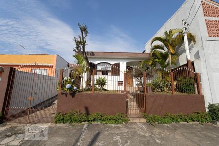 Casa à venda com 300m², 3 quartos e 5 vagas Casa à venda com 300m², 3 quartos e 5 vagasFachada