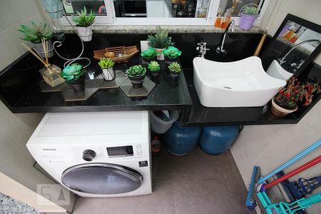 Casa à venda com 148m², 3 quartos e 2 vagasLavanderia