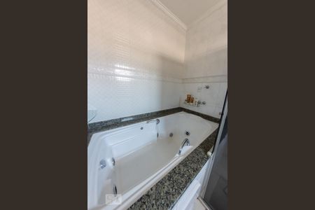 Casa à venda com 195m², 3 quartos e 3 vagas Casa à venda com 195m², 3 quartos e 3 vagasBanheiro da Suíte 1